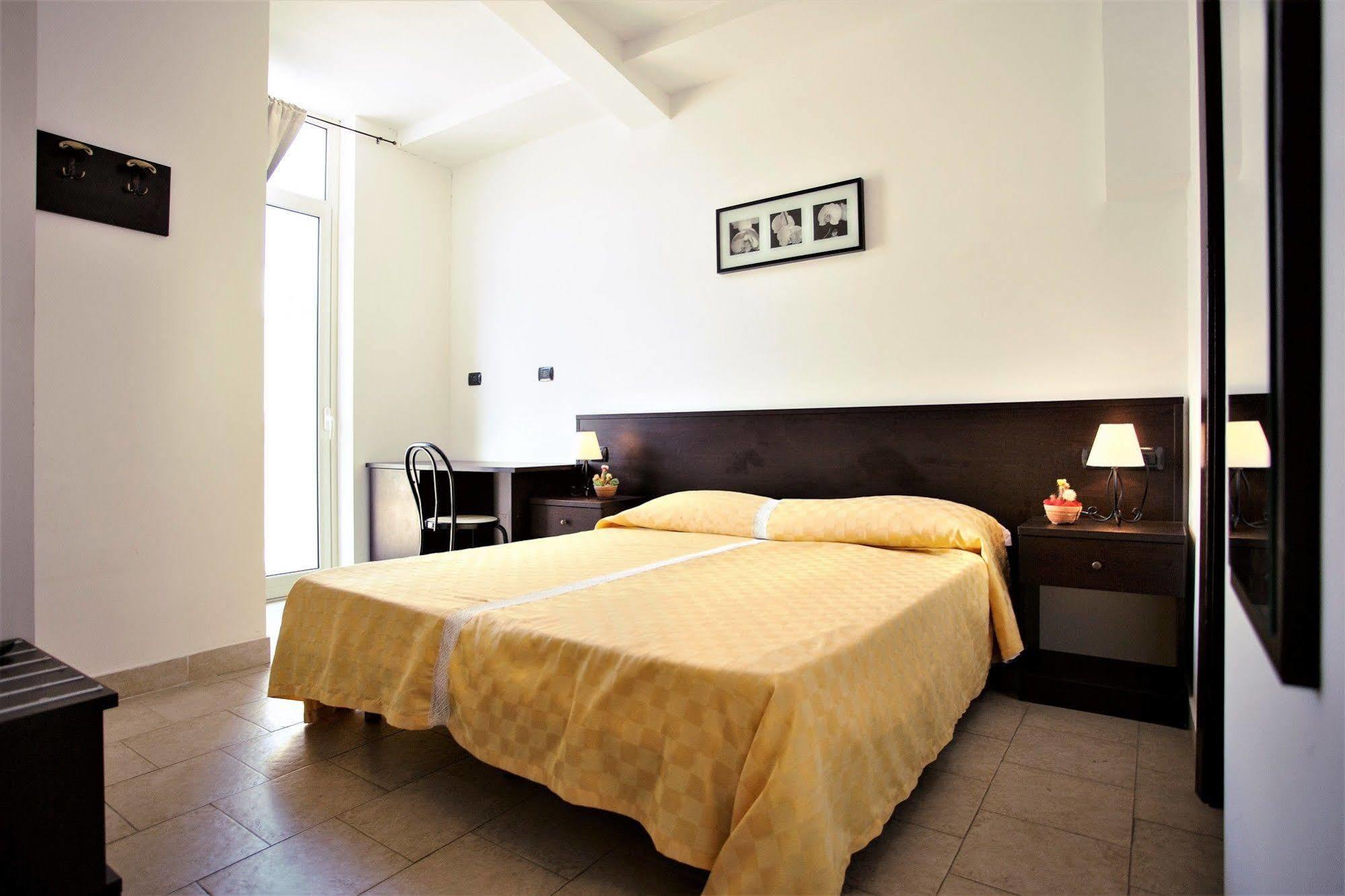 Hotel Marabel SantʼAlessio Siculo Exterior foto